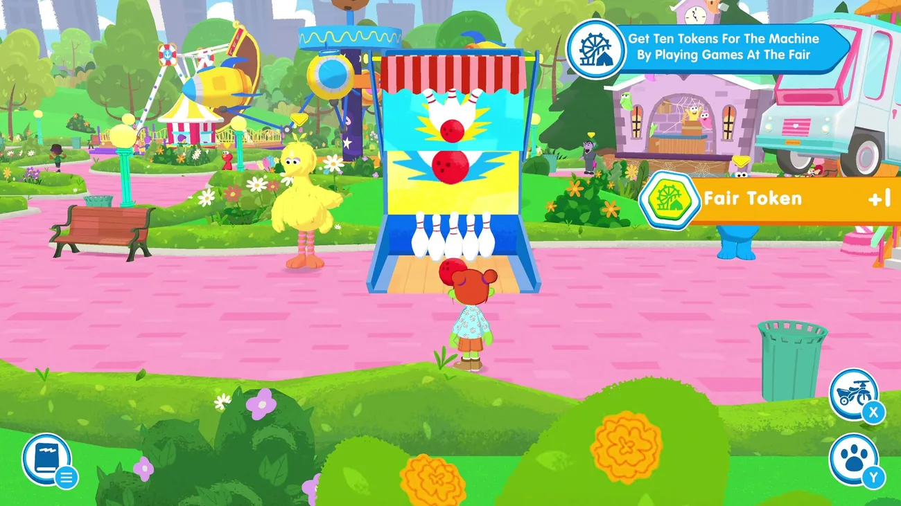 Gioco dei birilli e ricompense al luna park.